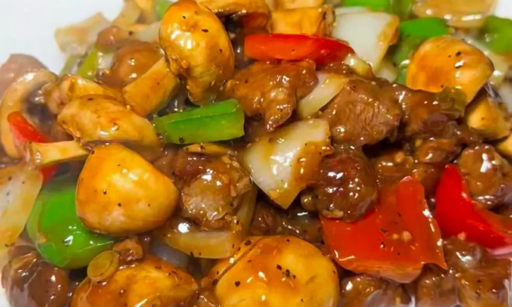 Stir‑fried beef cubes with mushrooms and bell peppers